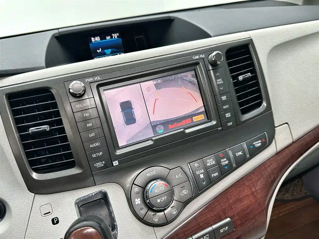 Toyota Sienna 2011 3.5L 2WD Automatic фото 18