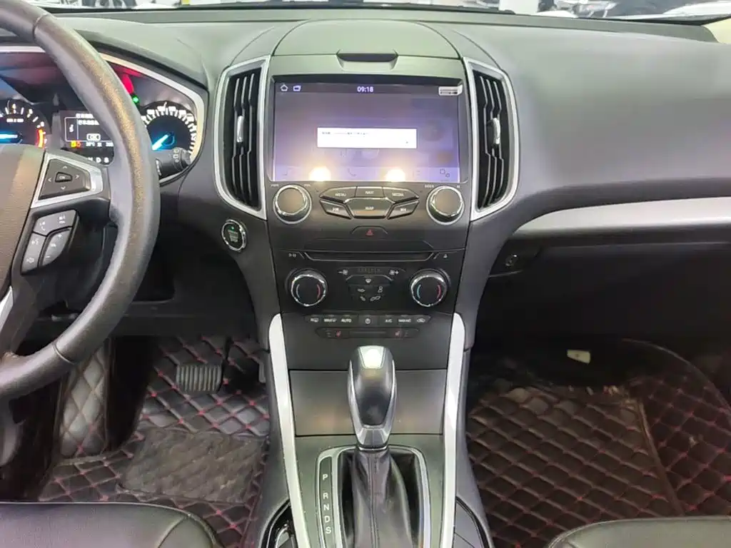 Фото 13 - Ford Edge