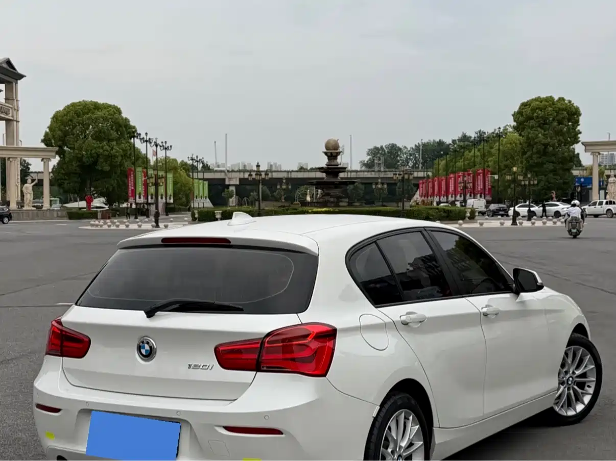 BMW 1 Series (Import) 2015 120i Leading фото 3