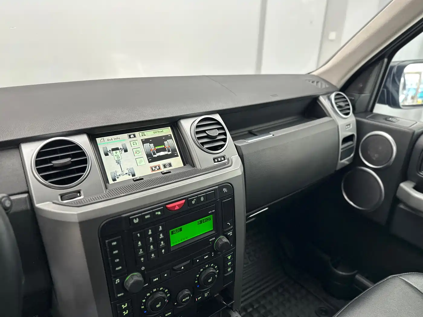 Land Rover Discovery 2005 Model 4.4 V8 HSE фото 27