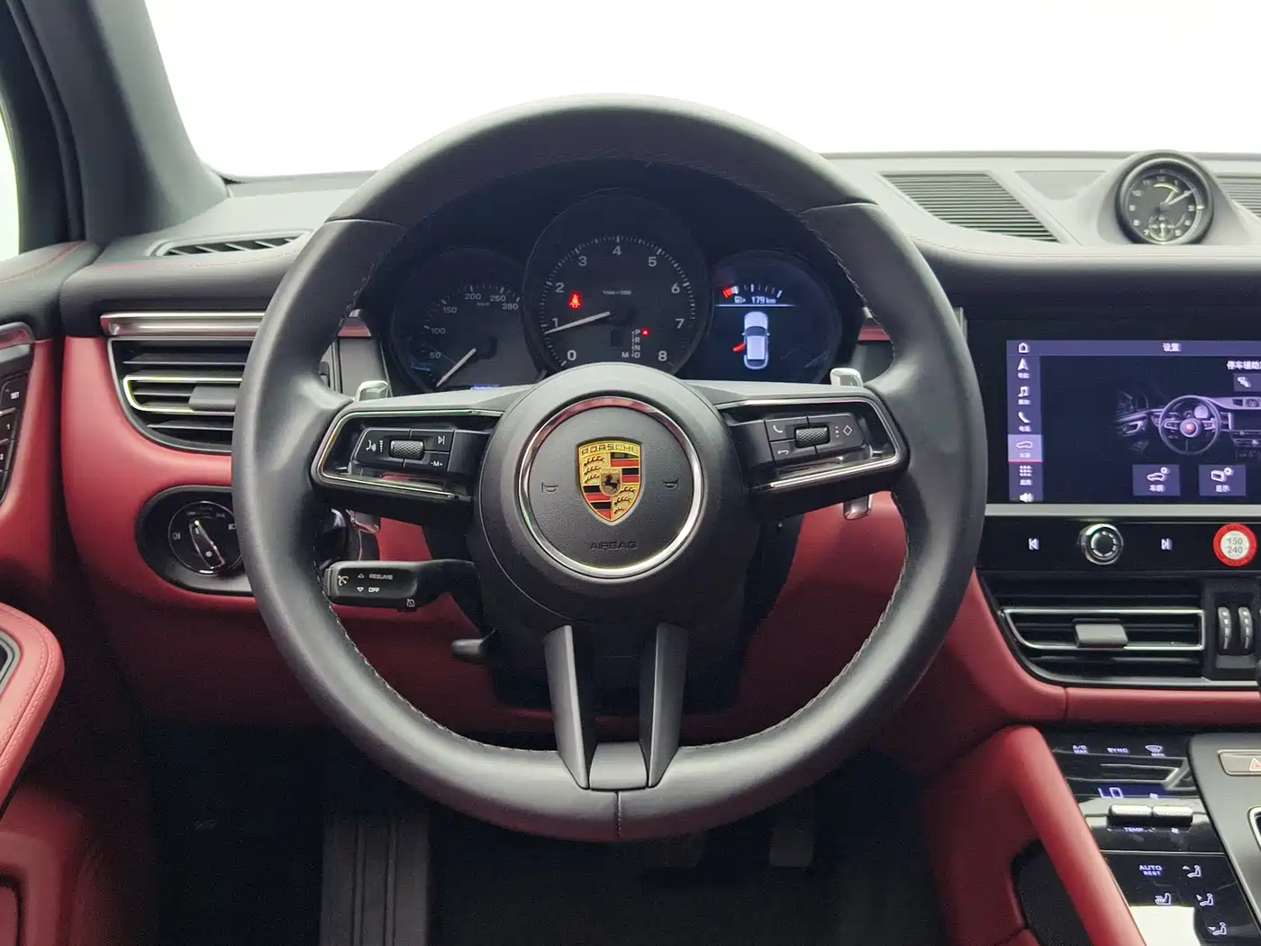PORSCHE MACAN