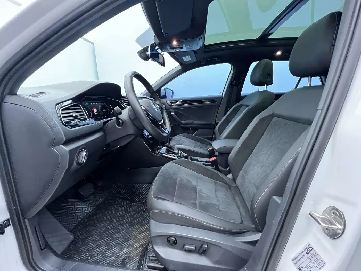 Volkswagen T-ROC 2021 280TSI DSG 4WD Luxury Connected фото 4