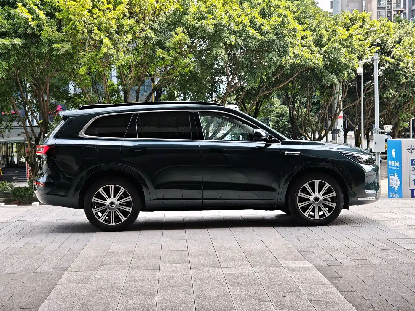 AITO Wenjie AITO M7 2024 1.5T Smart Drive 4WD Ultra 5-seater фото 13