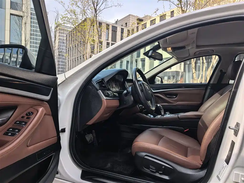 BMW 5 Series 2017 520Li Classic Edition фото 8