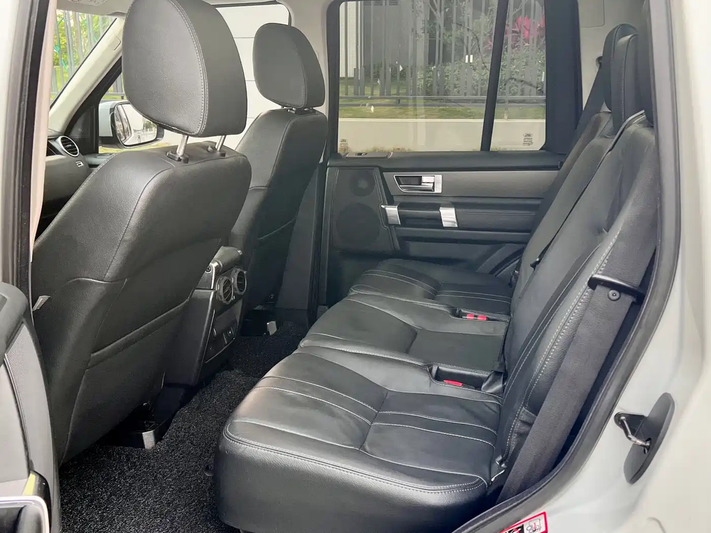 Land Rover Discovery 2014 3.0 SC V6 HSE фото 11