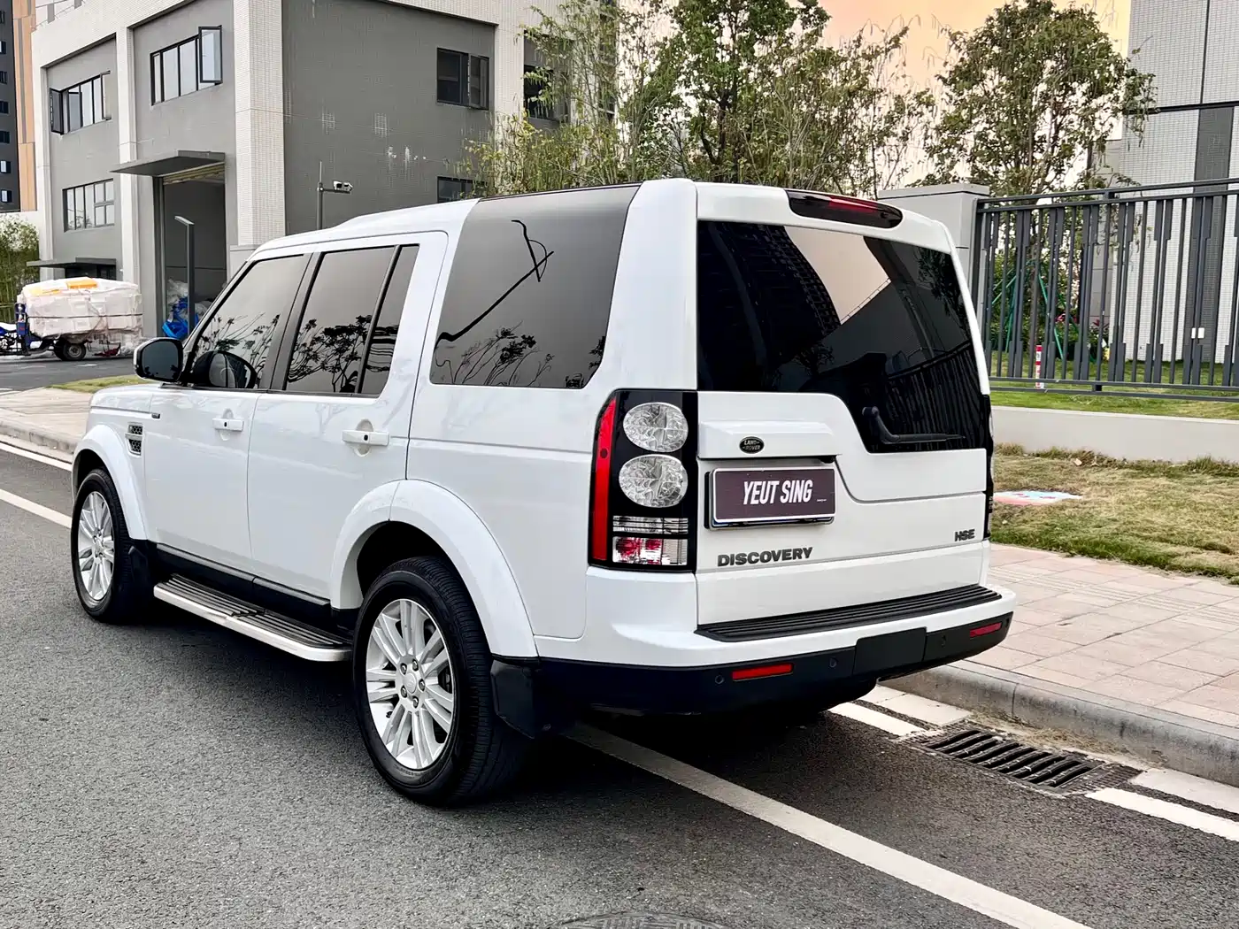 Land Rover Discovery 2014 3.0 SC V6 HSE фото 5