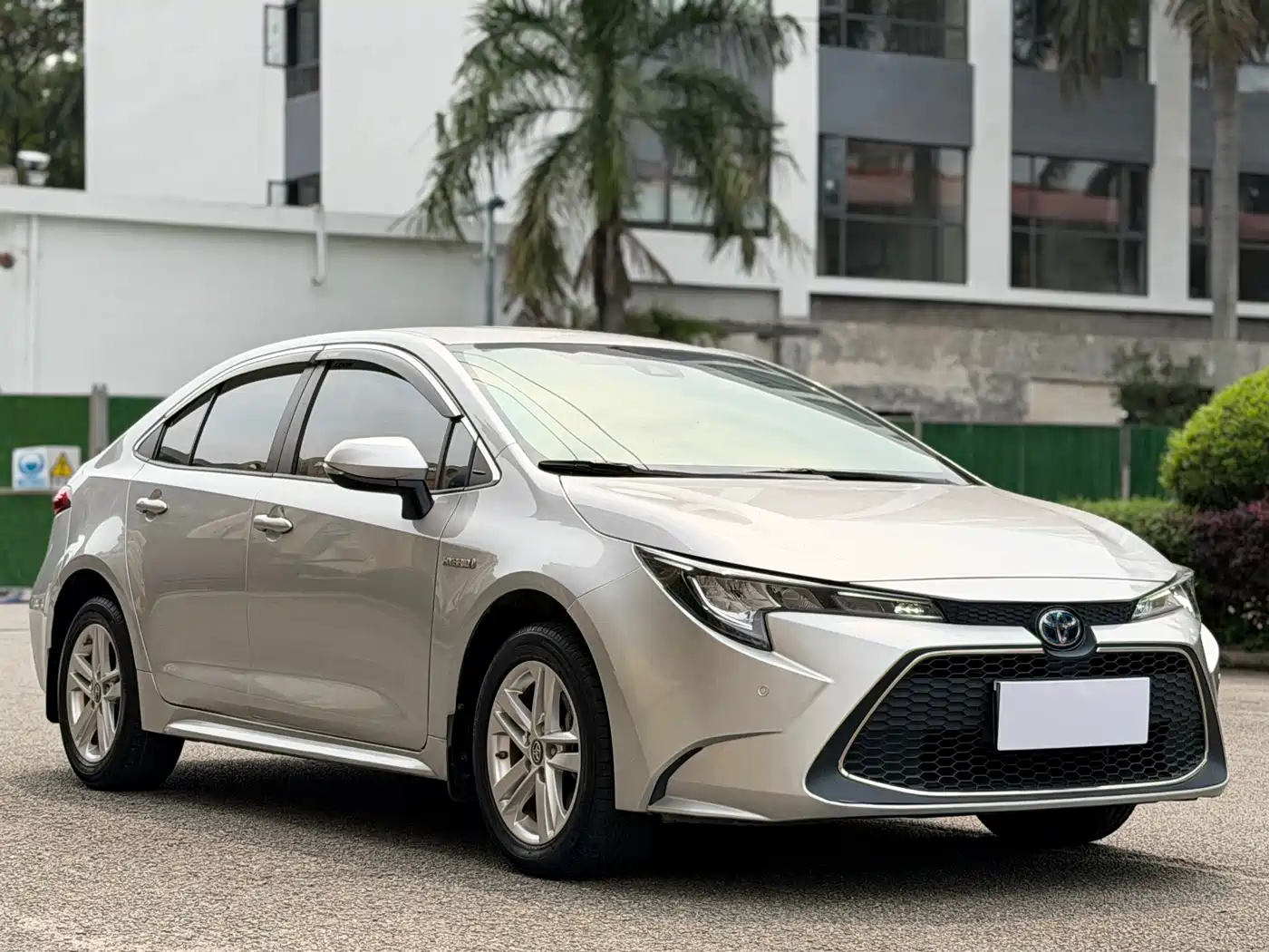 Toyota Levin 2021 Dual Hybrid 1.8H E-CVT Leading Edition фото 3