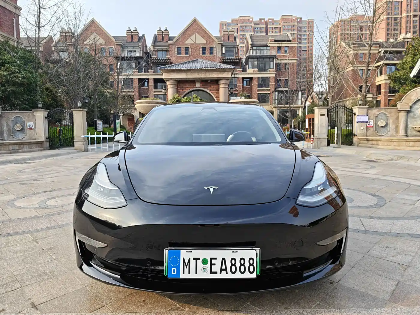 TESLA MODEL 3