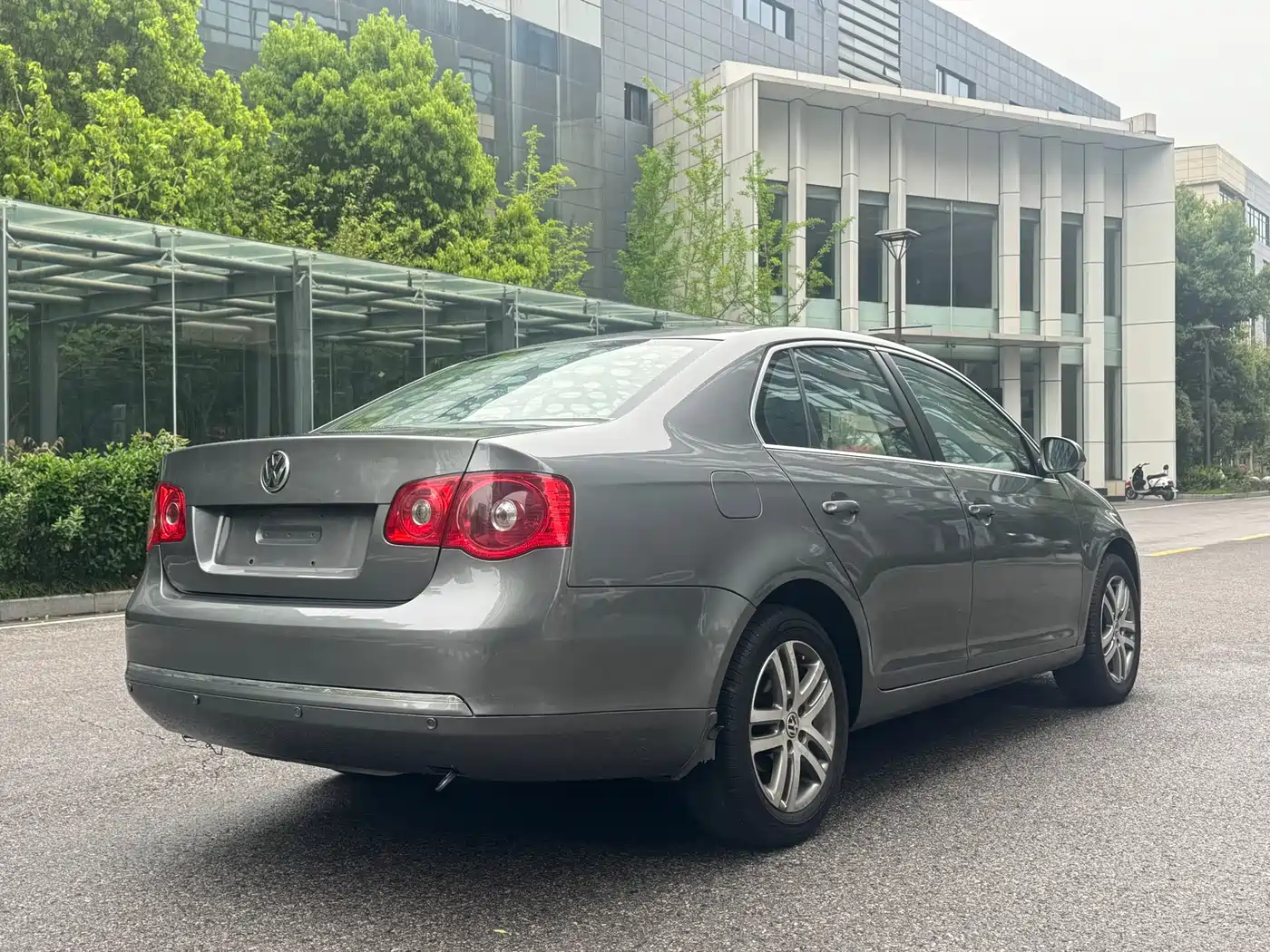 Volkswagen Sagitar 2011 1.6L Automatic Fashion фото 6
