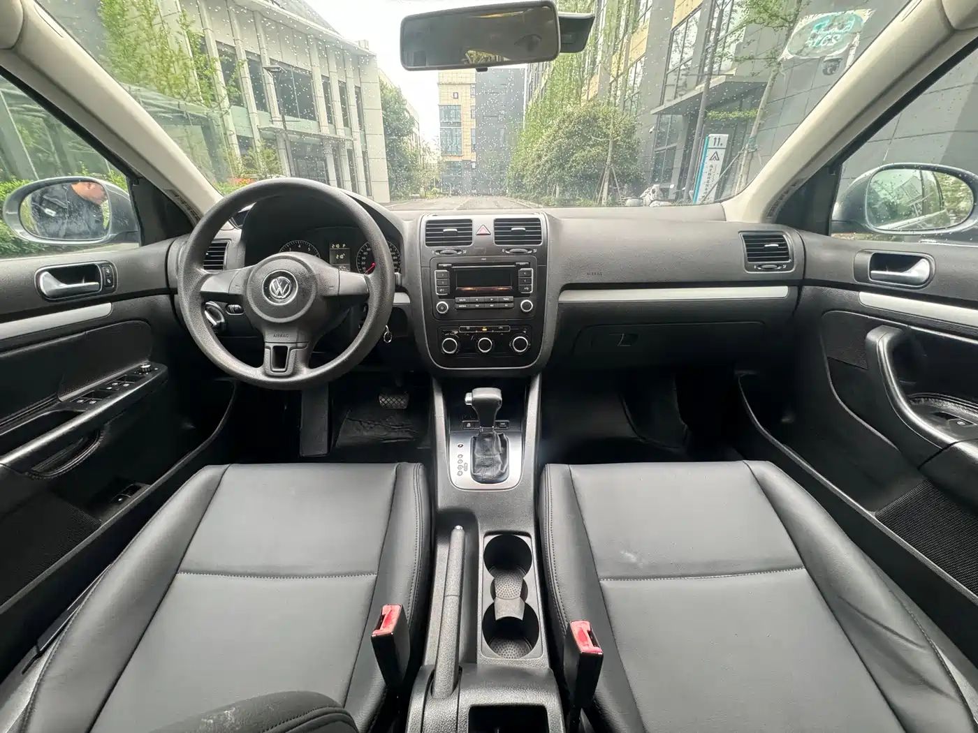 Volkswagen Sagitar 2011 1.6L Automatic Fashion фото 18
