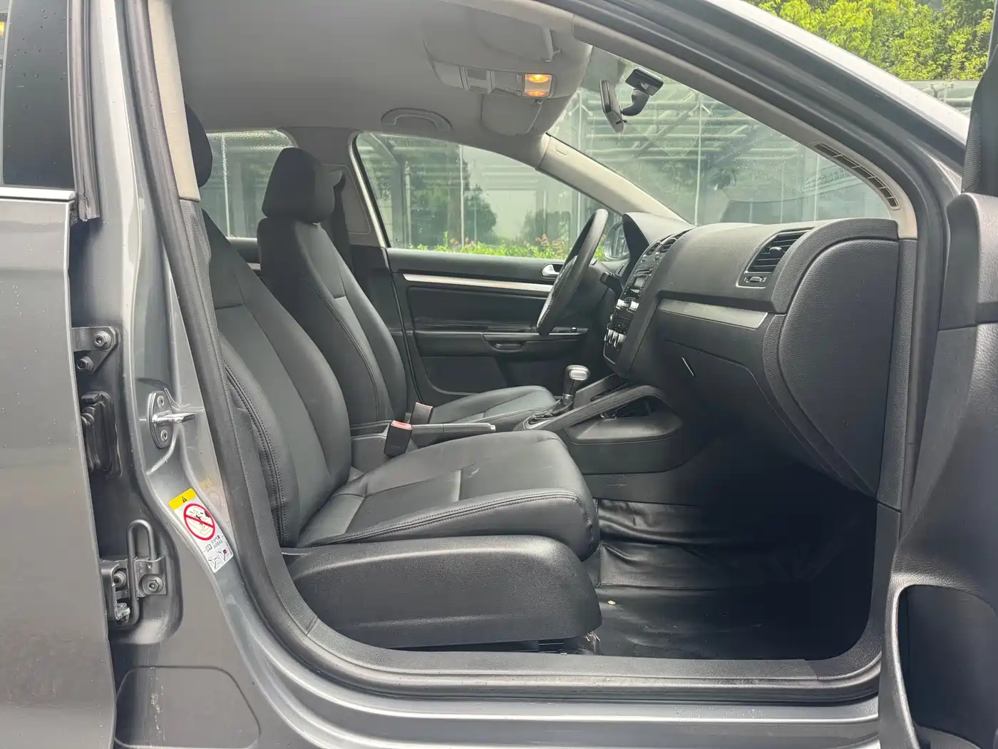 Volkswagen Sagitar 2011 1.6L Automatic Fashion фото 13