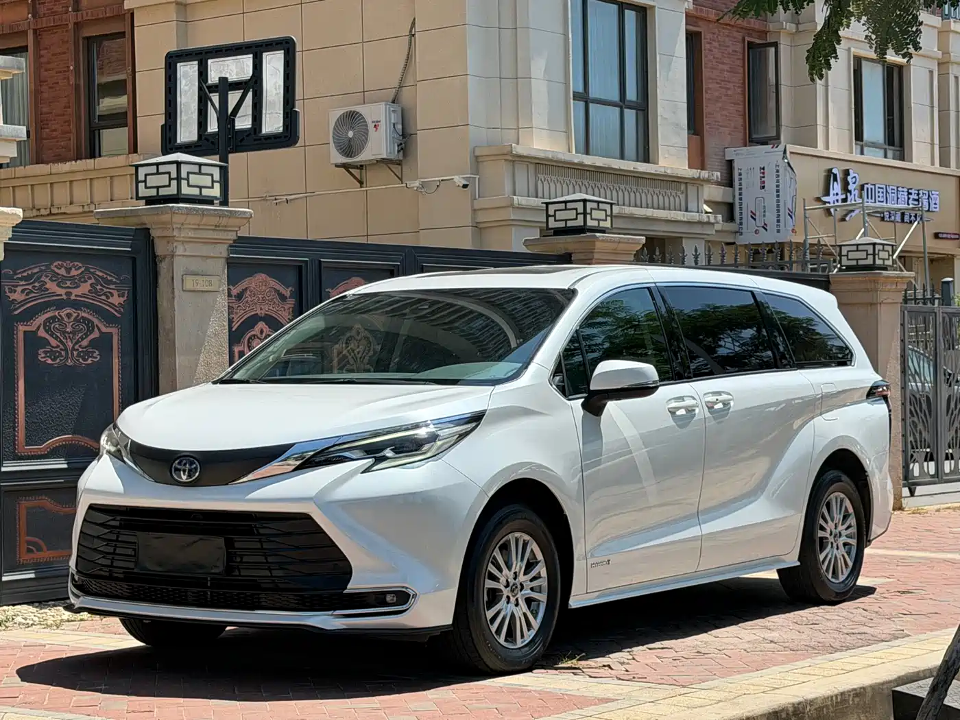Toyota Sienna 2023 2.5L Hybrid Comfort Edition