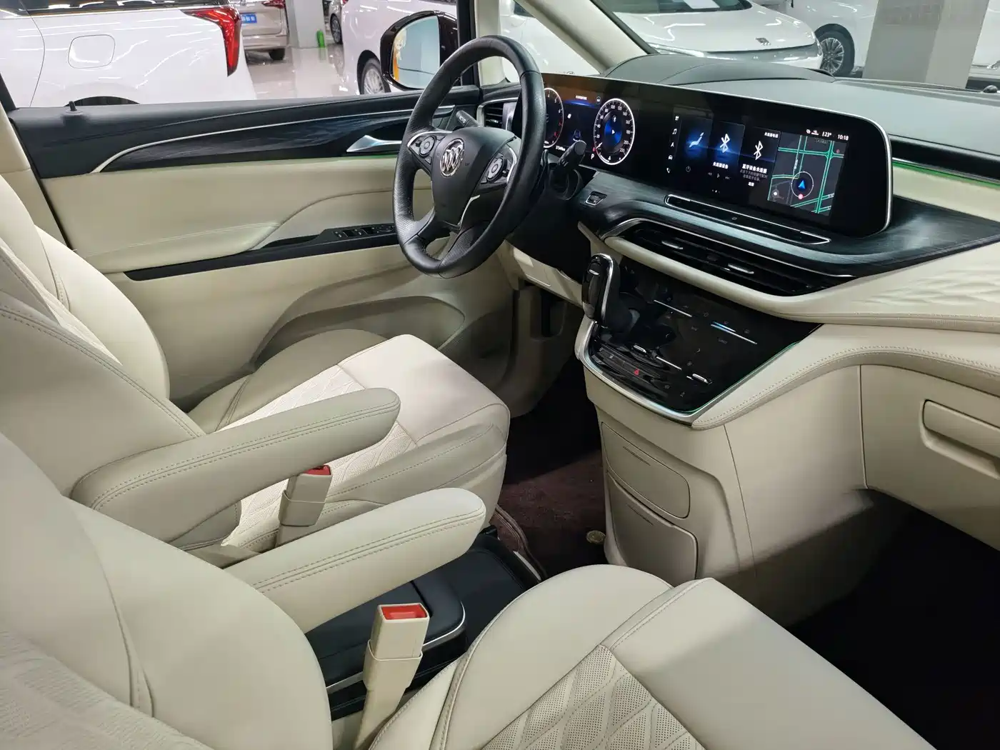 Photo 10 - Buick GL8