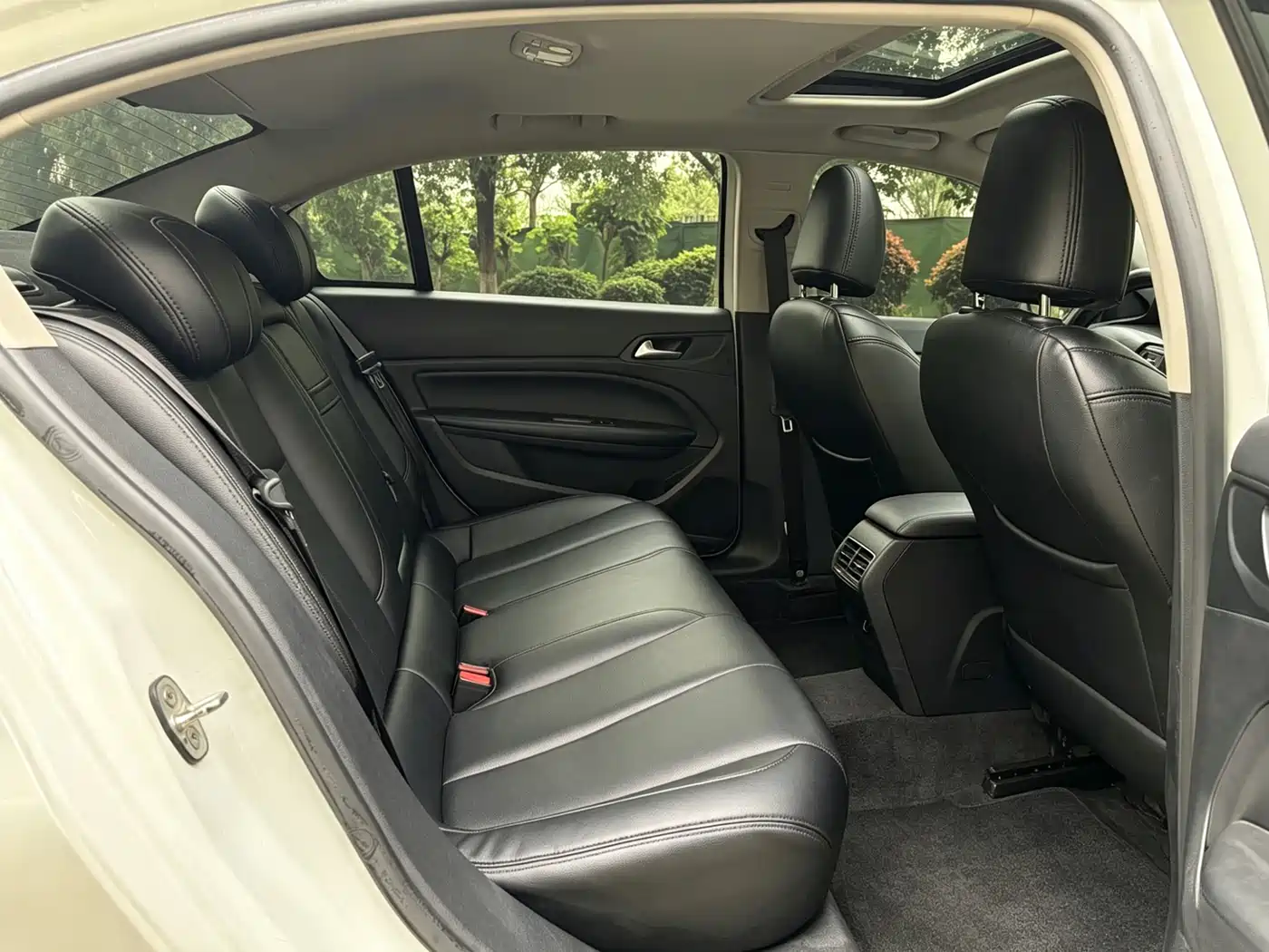 Peugeot 408 2018 350THP Automatic Luxury Edition фото 23