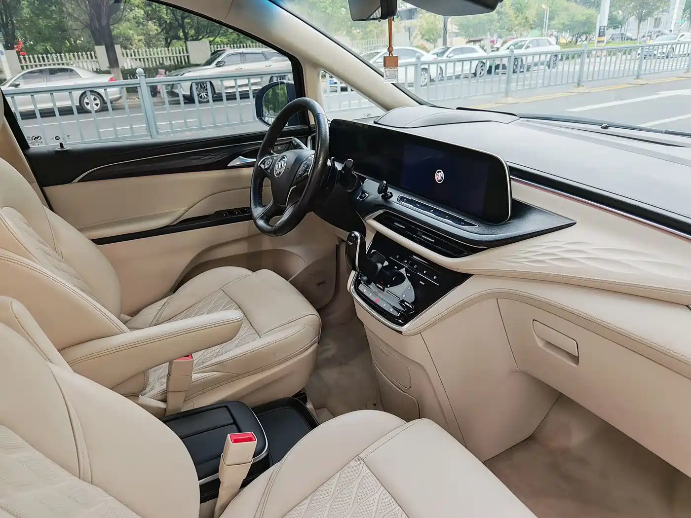 Photo 6 - Buick GL8