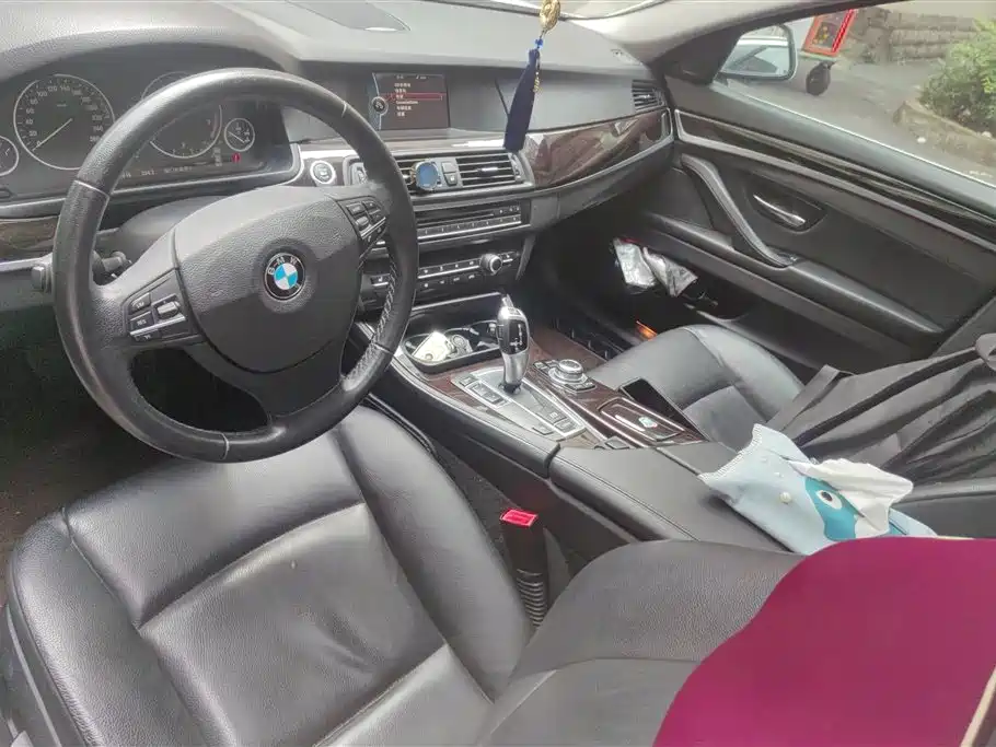 BMW 5 Series 2013 525Li Leadership фото 12