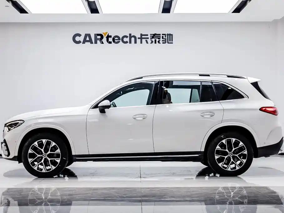 Photo 3 - Mercedes-Benz GLC