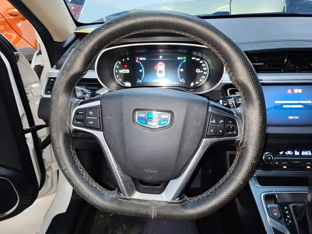 Фото 11 - Geely Emgrand
