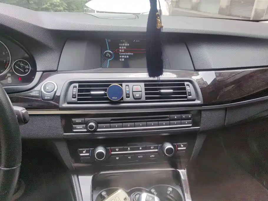 BMW 5 Series 2013 525Li Leadership фото 13