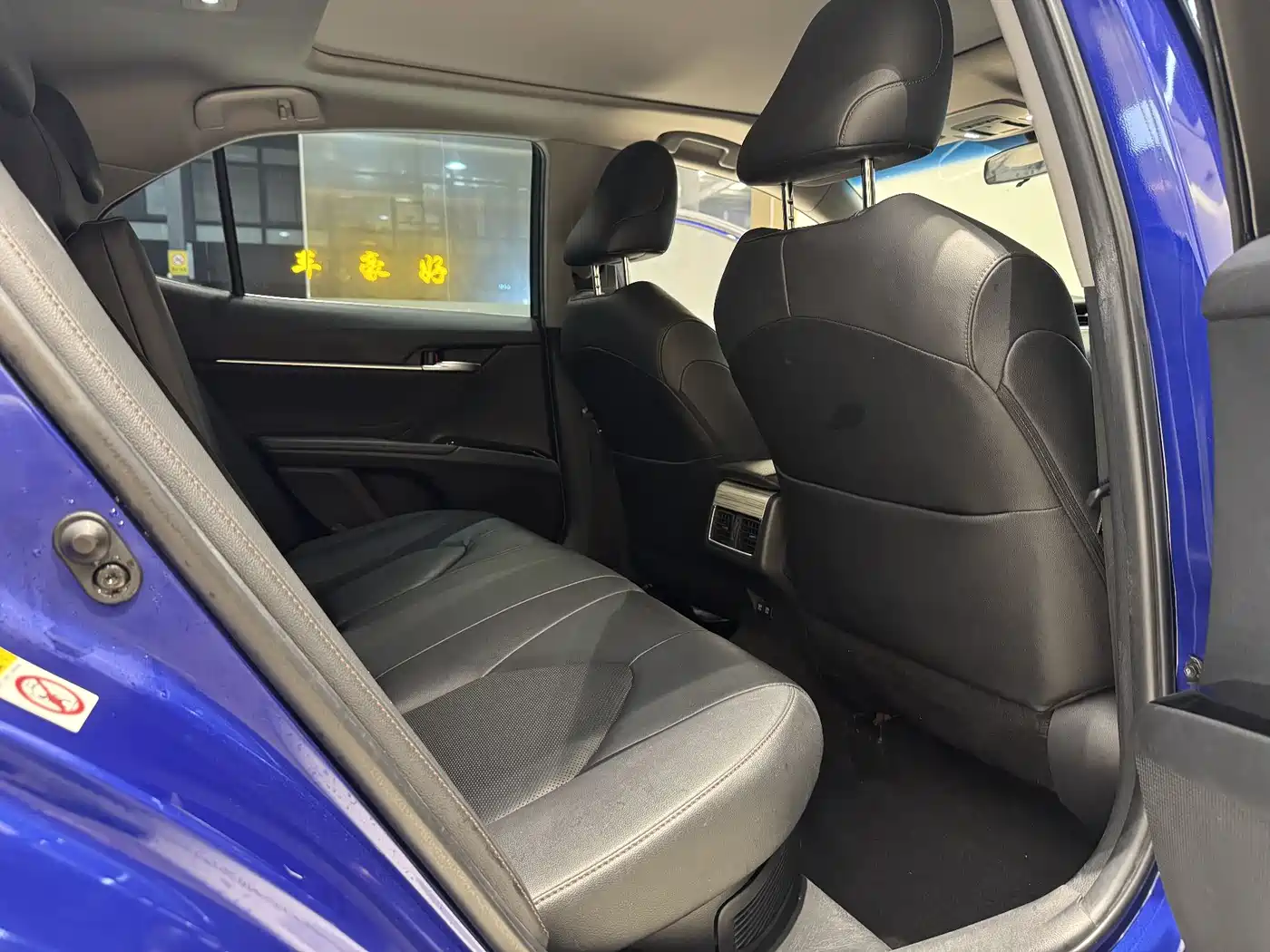 Toyota Camry 2018 Hybrid 2.5HG Luxury Edition фото 12