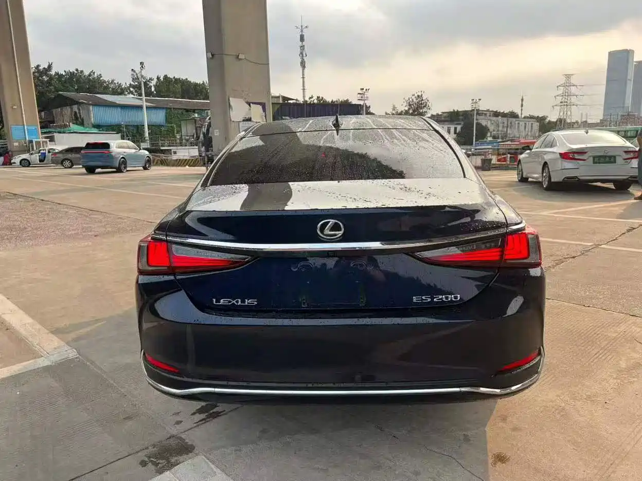 Lexus ES 2023 200 Excellence Edition фото 5