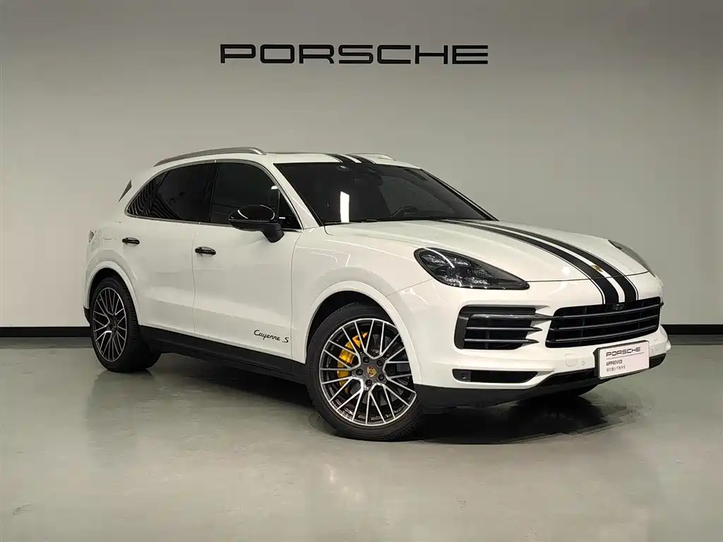Photo 2 - Porsche Cayenne