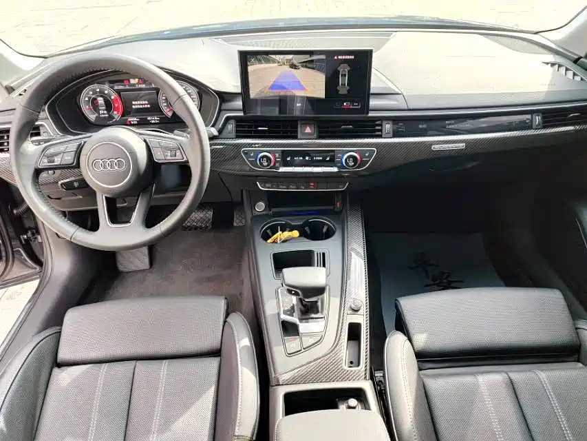 Фото 8 - Audi A4L