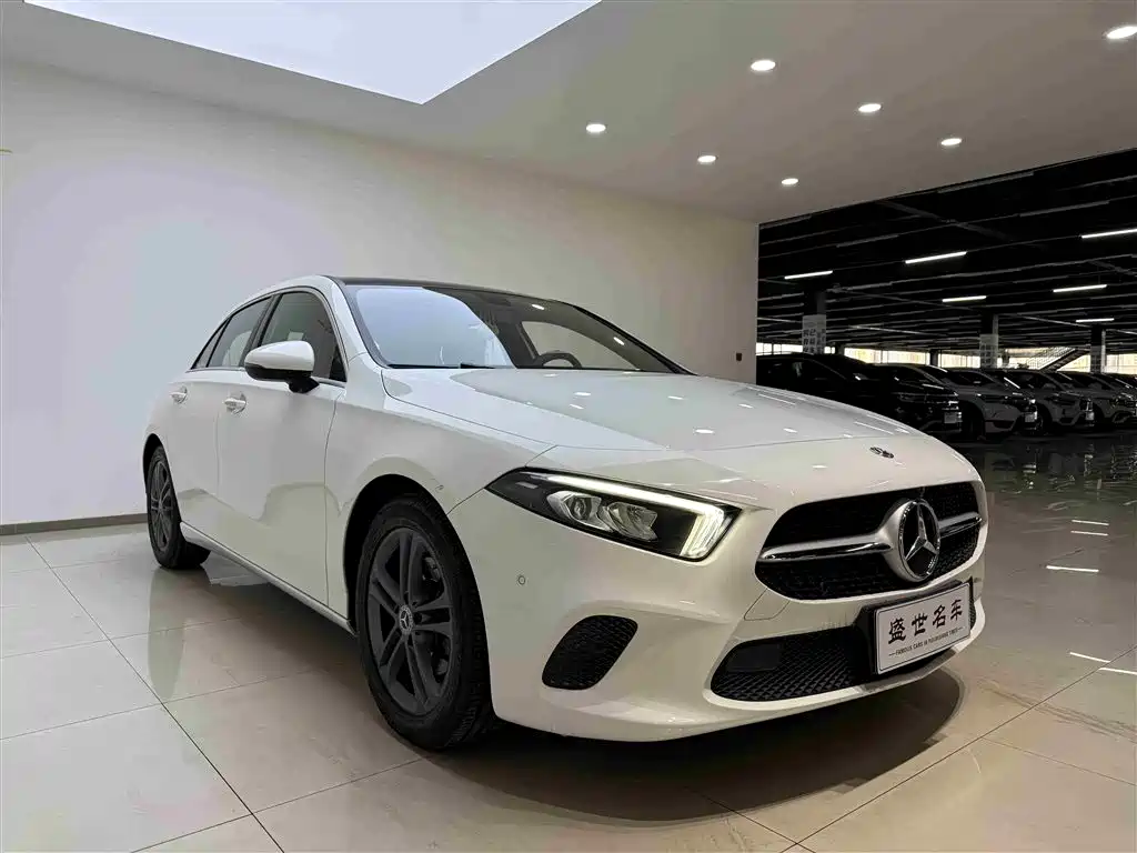 Mercedes-Benz A-Class (Import) 2019 A 200 Dynamic Version фото 4