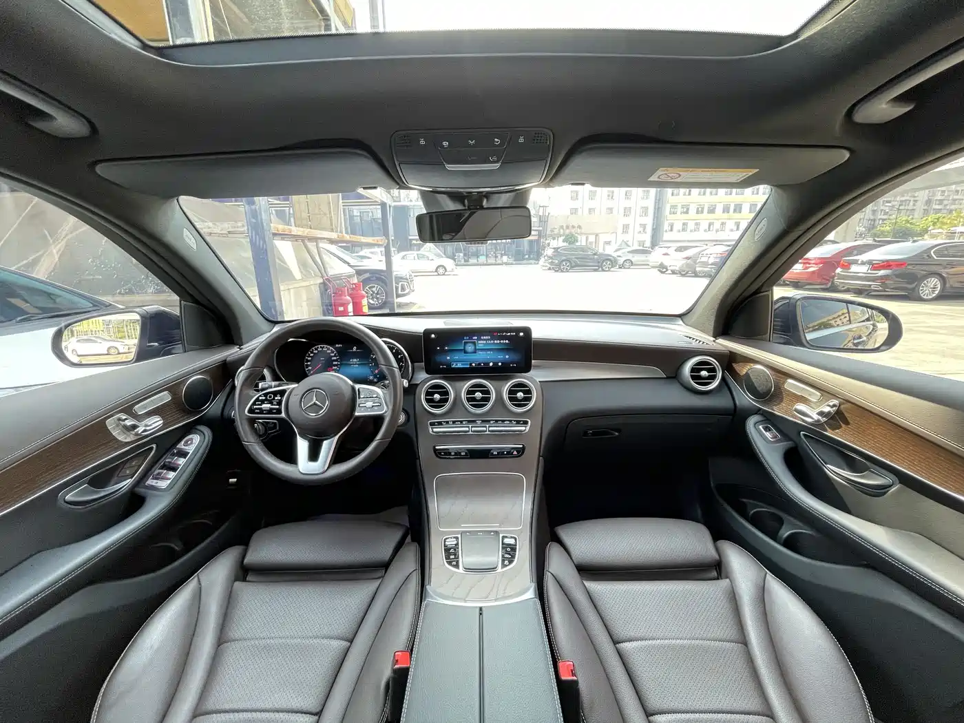 Mercedes-Benz GLC 2022 Facelift GLC 300 L 4MATIC Dynamic Collector's Edition фото 6