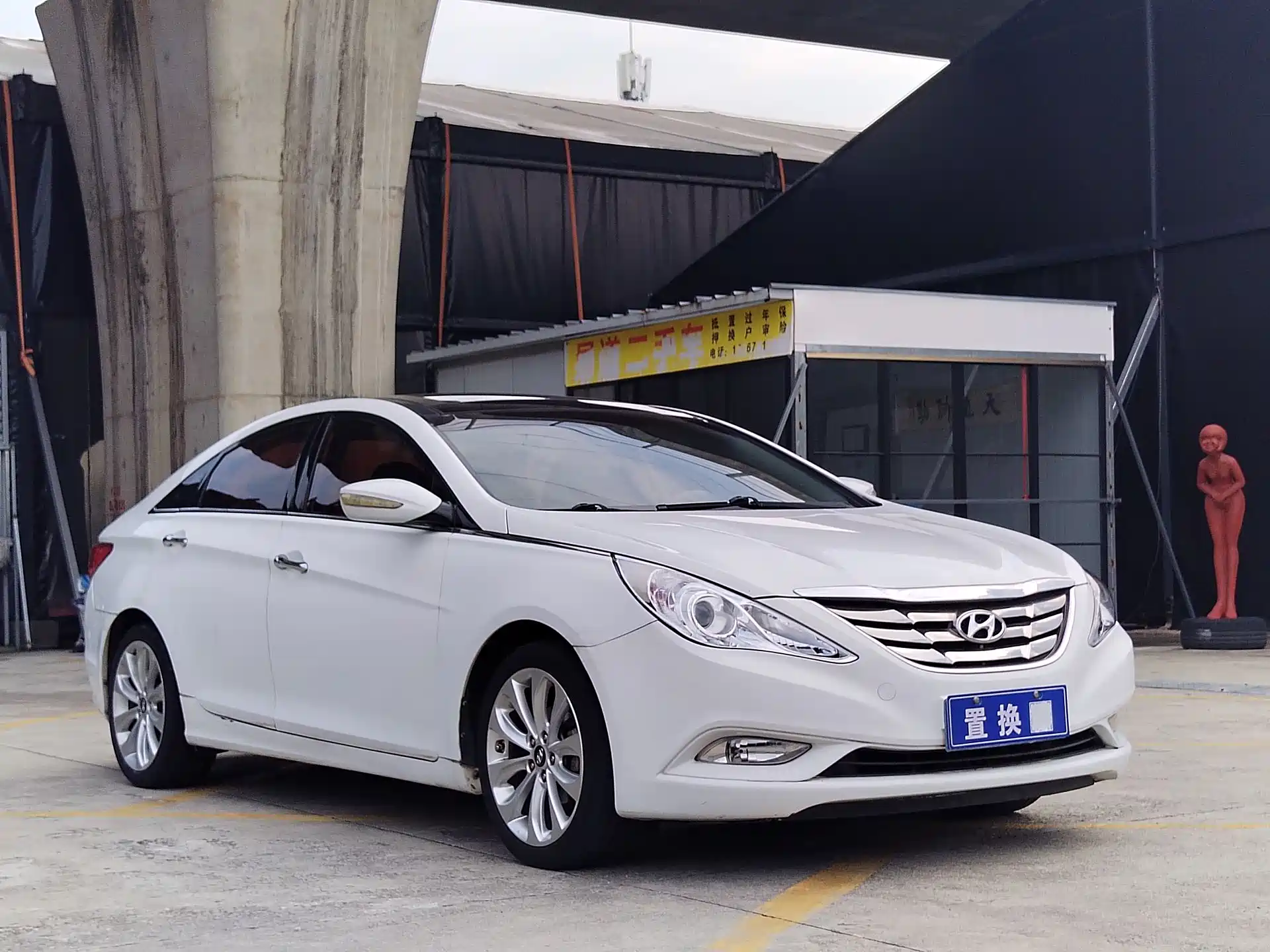 Photo 3 - Hyundai Sonata