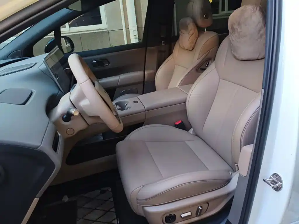 Li Auto i6 2026 2025 4WD Base Model