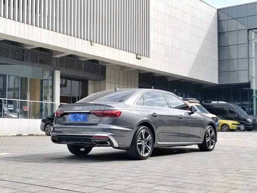 Фото 4 - Audi A4L