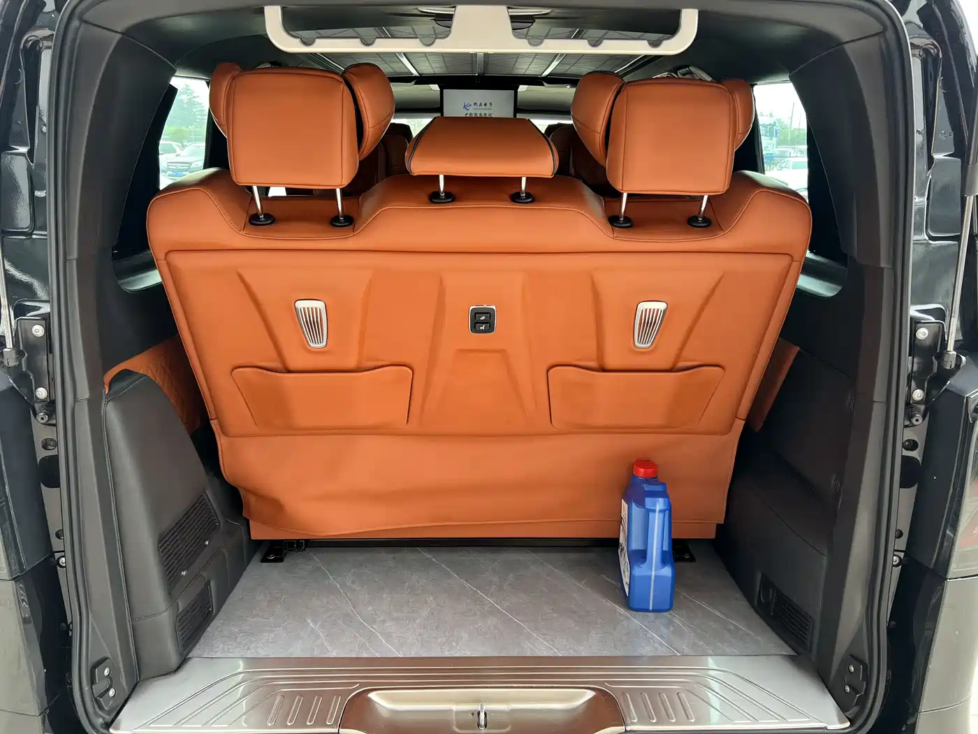 Mercedes-Benz Vito 2023 2.0T Business 7-Seater фото 6