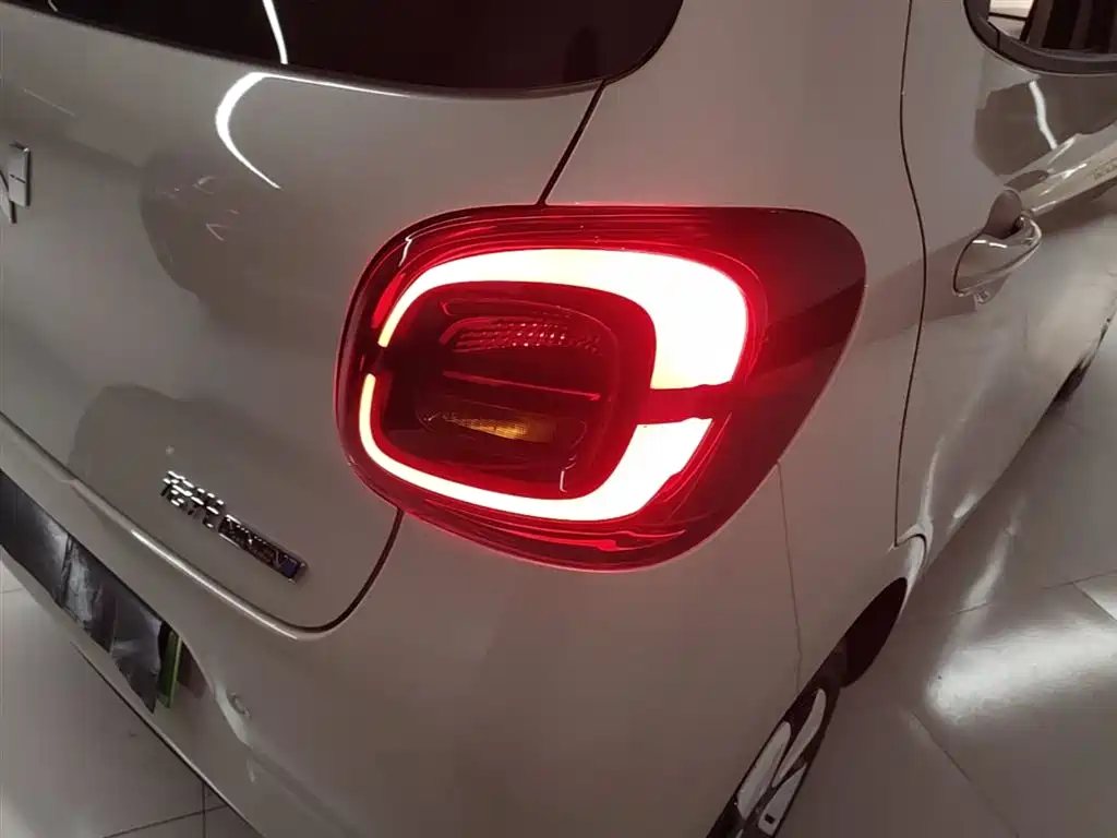 WULING AUTOMOBILE HONGGUANG MINIEV