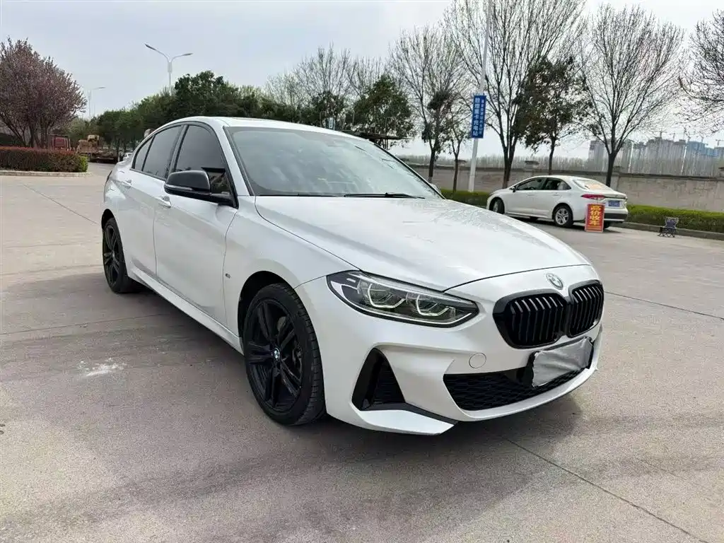 BMW 1 Series 2023 125i M Sport Shadow Edition фото 3