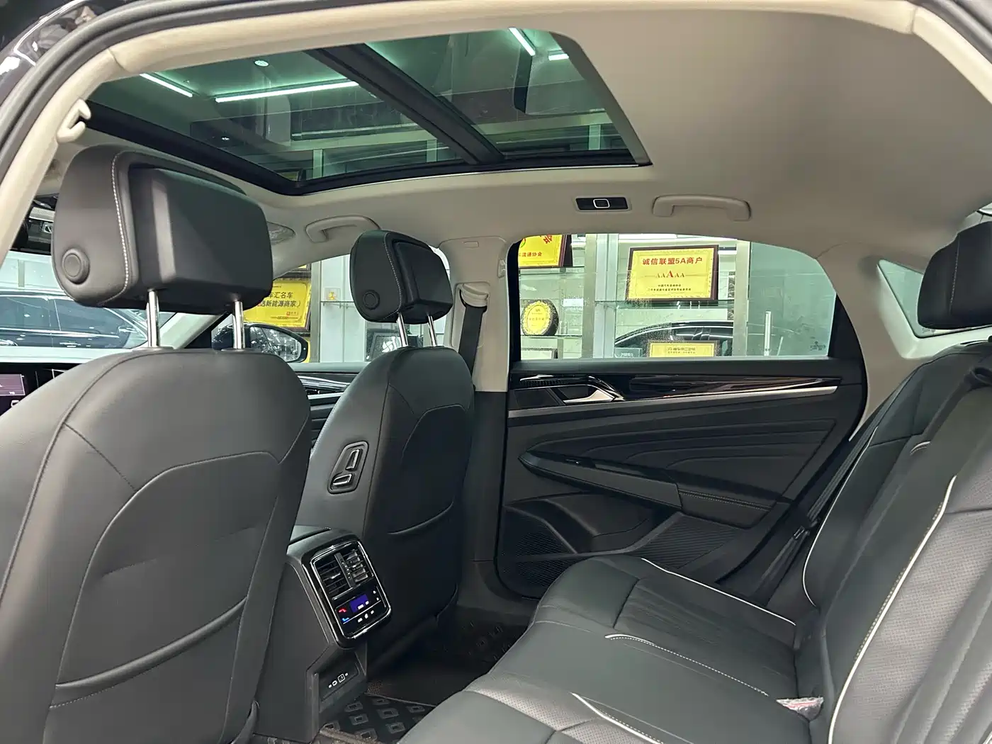 Volkswagen Passat 2024 330TSI Starlight Elite Edition фото 9