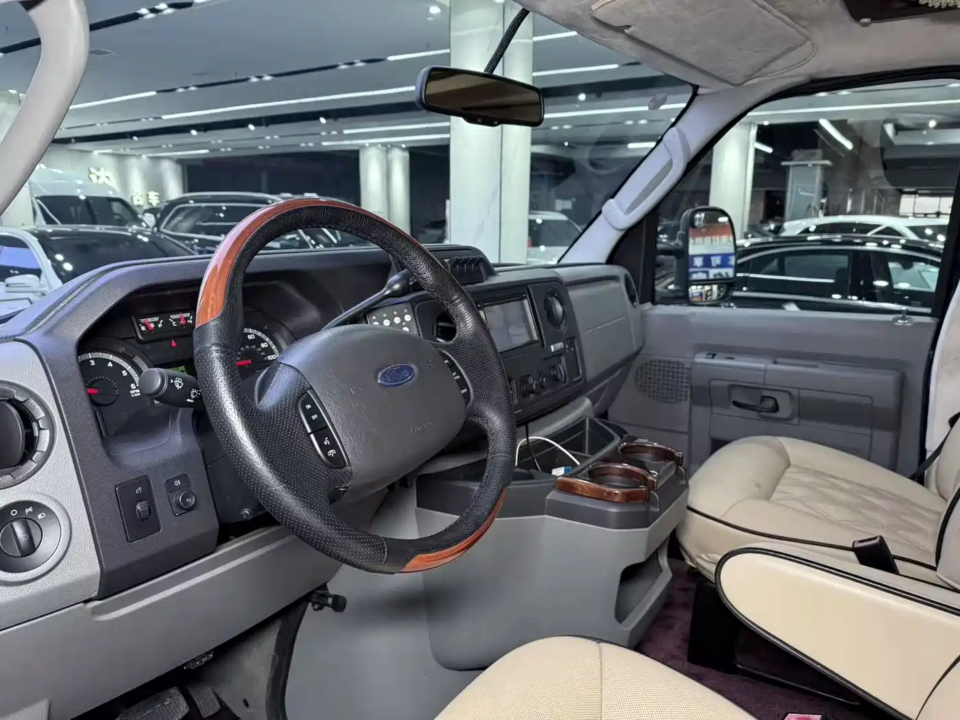 Ford E350 2015 2011 5.4L Standard Yacht Edition