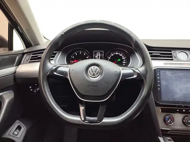 Photo 10 - Volkswagen Magotan