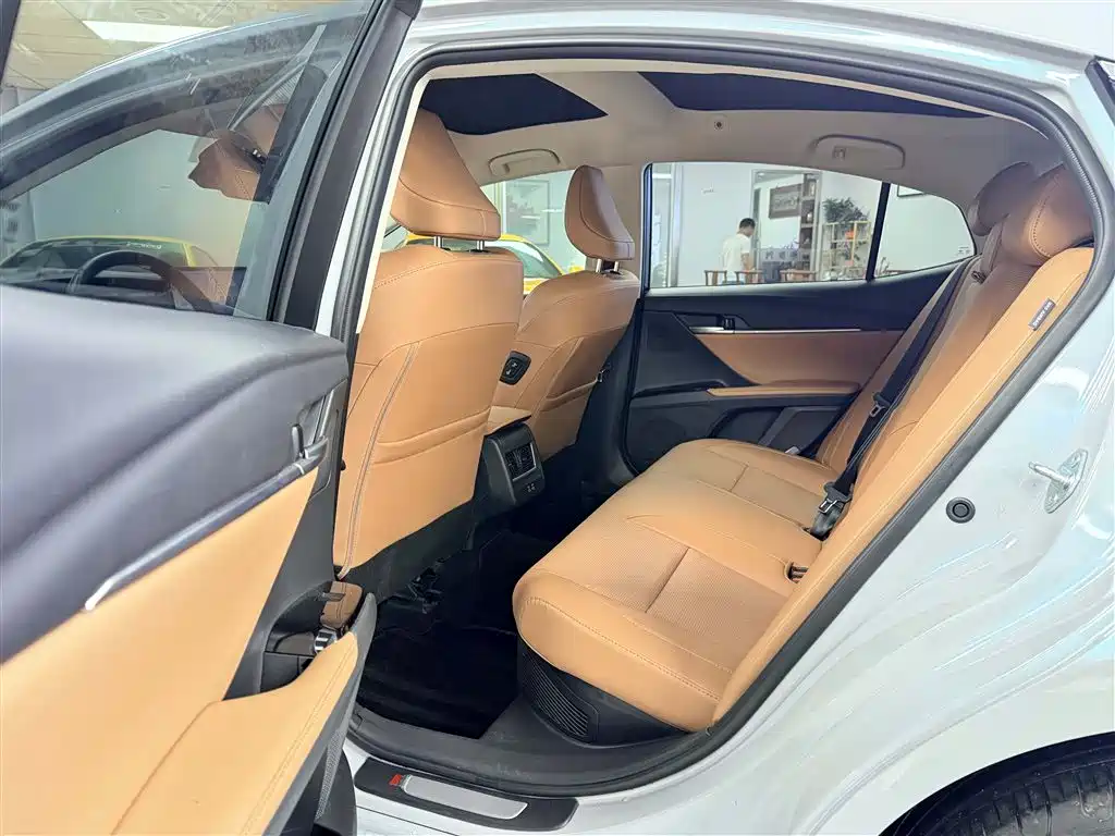Toyota Camry 2024 Hybrid 2.0HG Premium Edition фото 11
