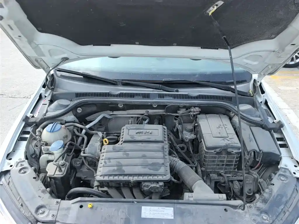 Volkswagen Sagitar 2015 1.6L Automatic Comfort фото 16