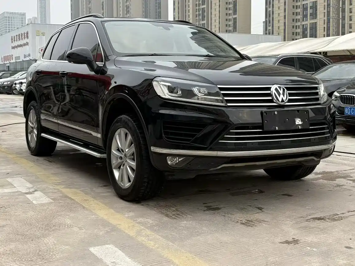 VOLKSWAGEN TOUAREG