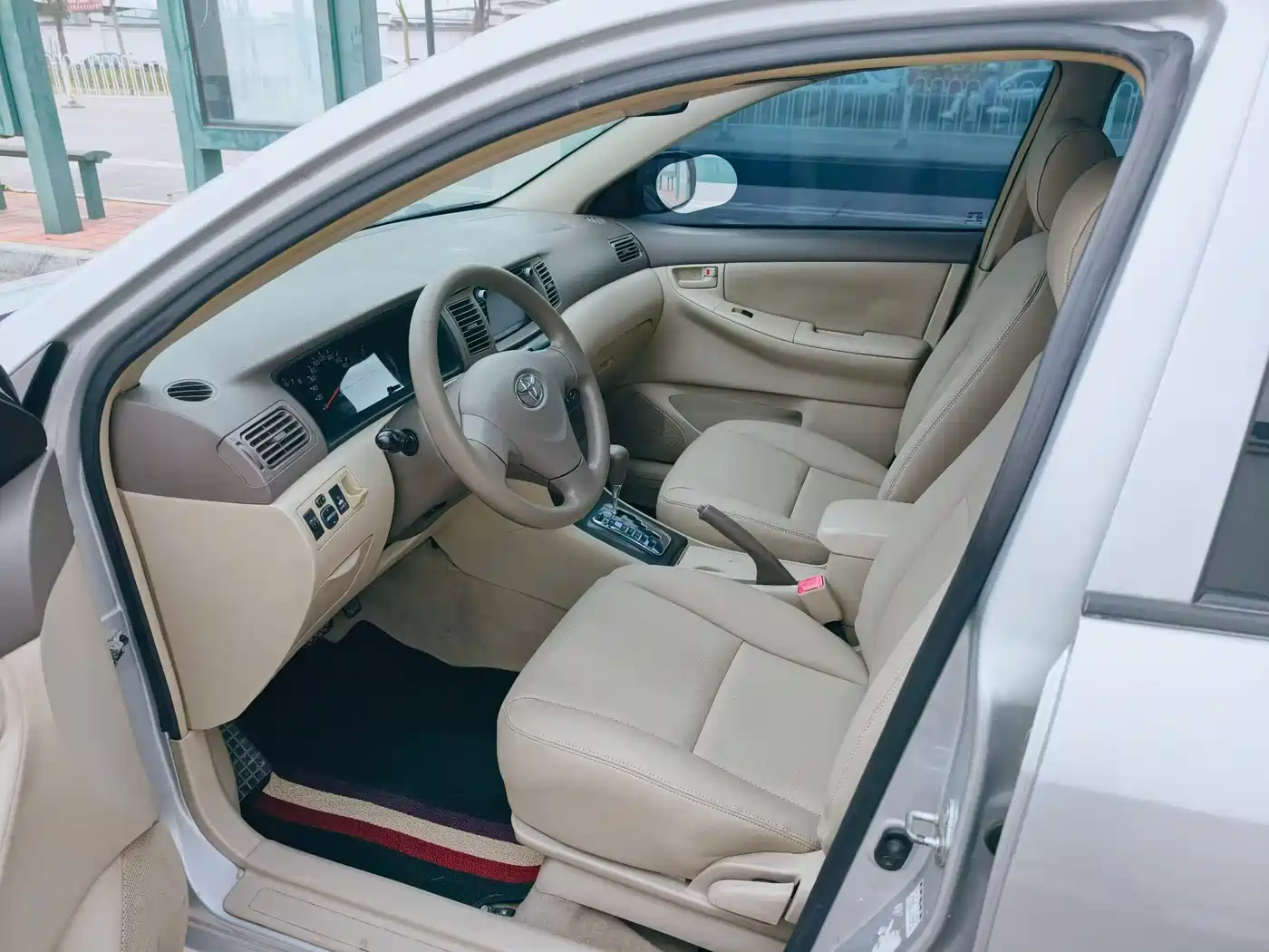 Toyota Corolla 2011 1.6L Automatic Classic Edition фото 4