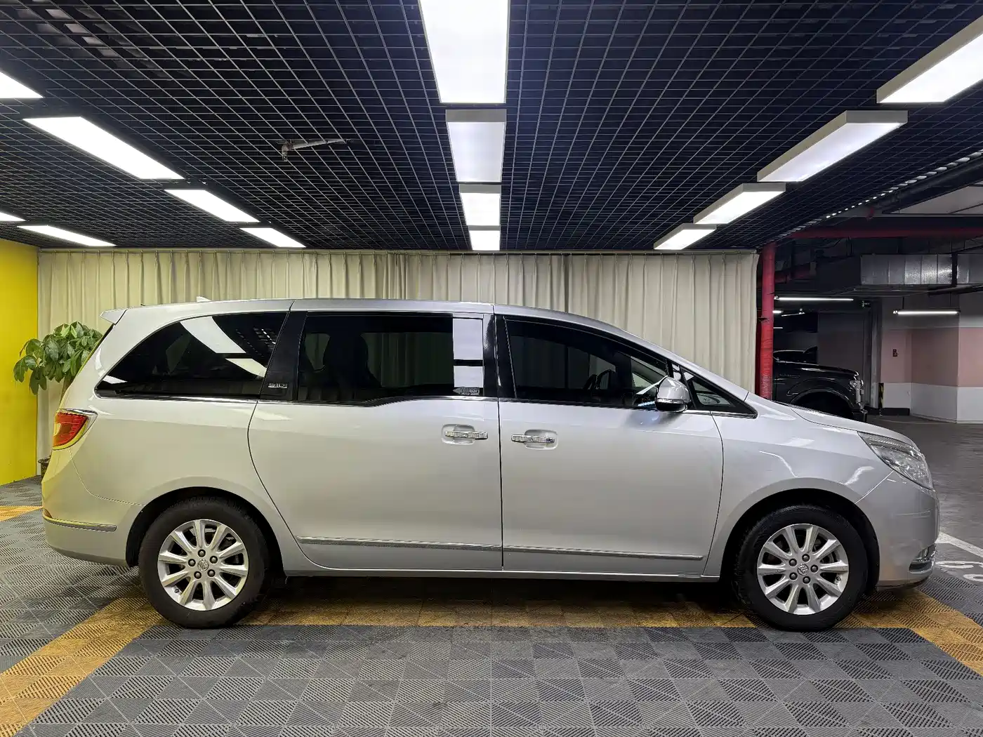 Buick GL8 2011 3.0L GT Luxury Business Elegance Edition фото 9