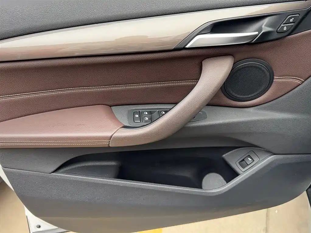BMW X1 2018 xDrive20Li Premium Model фото 15