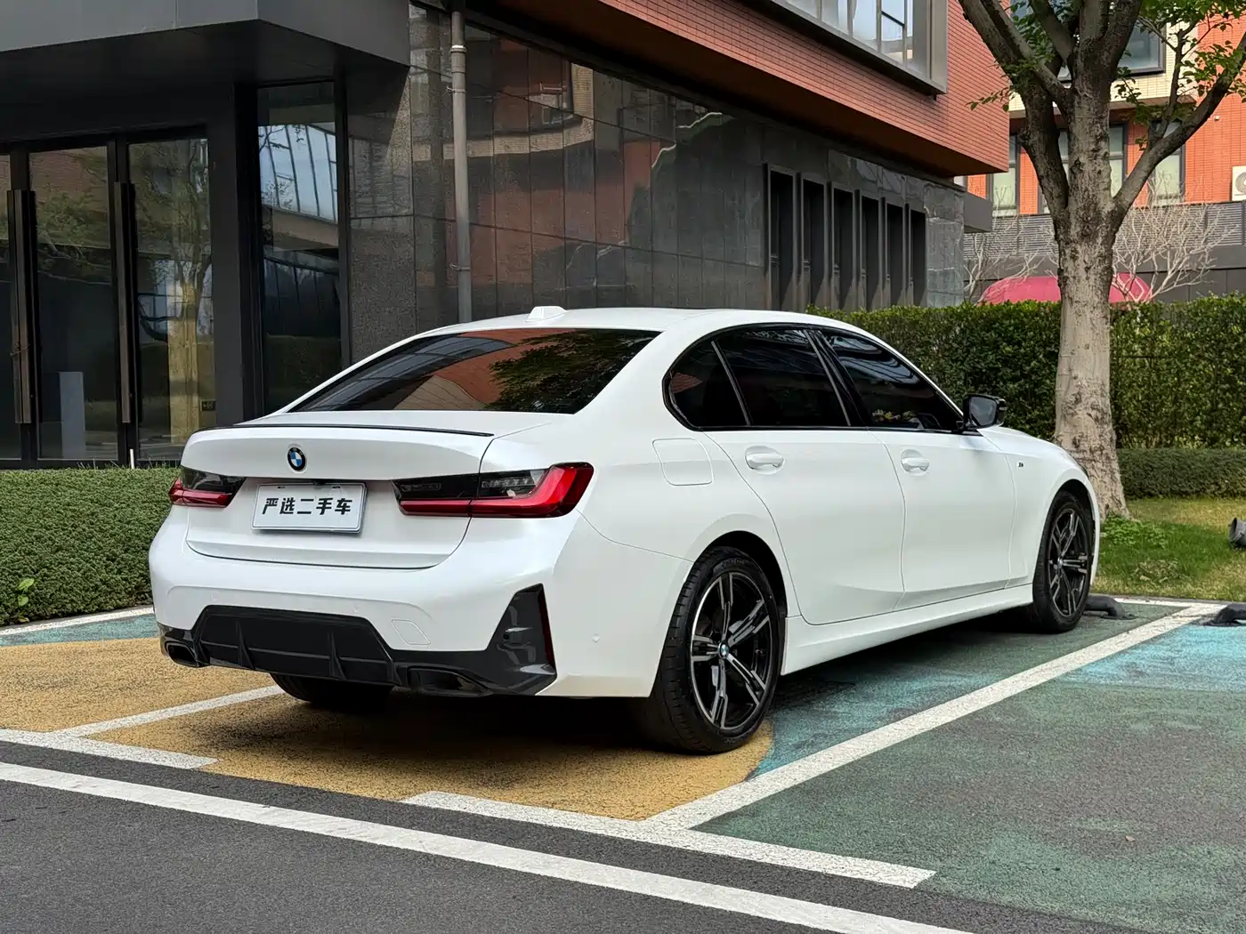 BMW 3 Series 2023 325Li M Sport Black Night Package фото 4