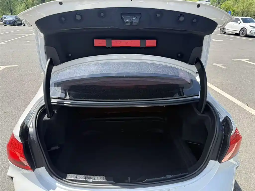 BMW 1 Series 2022 120i M Sport Shadow Edition фото 15