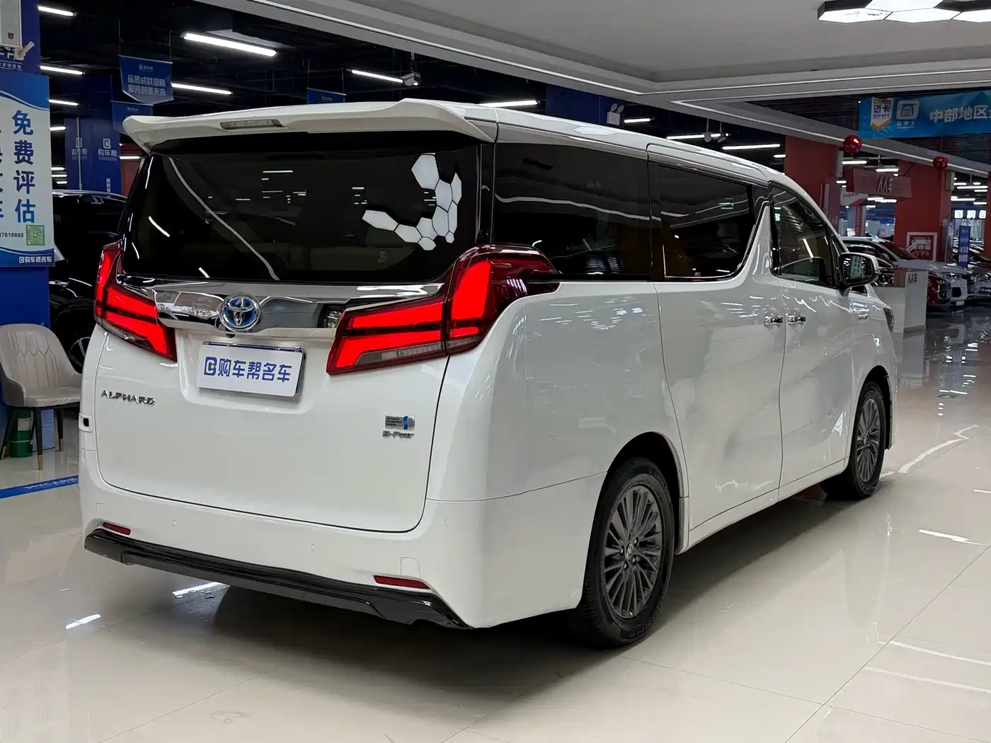 Toyota Alphard 2019 Hybrid 2.5L Luxury фото 22