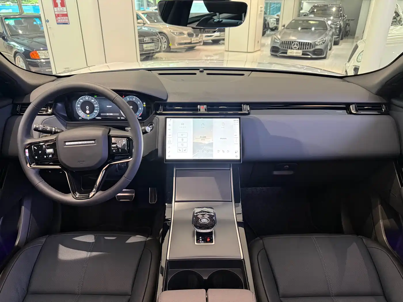 Land Rover Range Rover Velar 2024 Dynamic SE фото 16