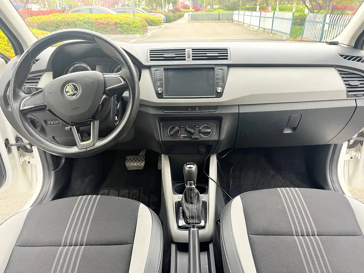 Škoda Fabia 2017 1.6L Automatic Chuangxing Edition фото 4