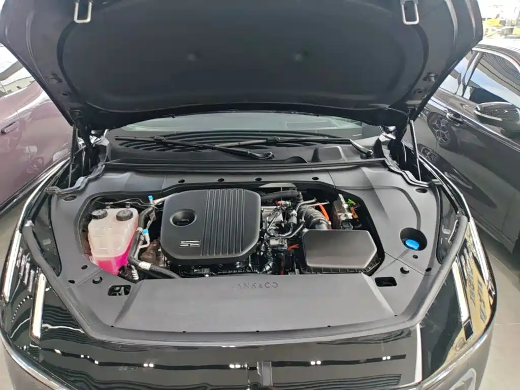 Lynk & Co 10 EM-P 2026 2025 240km Base